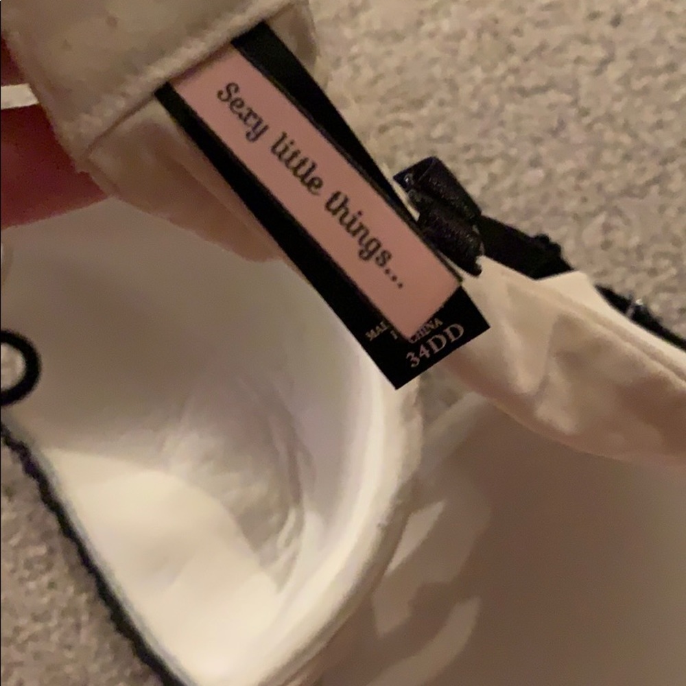 Victoria’s Secret Bra - Picture 2 of 3